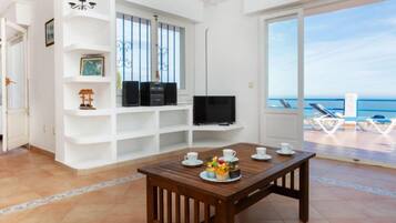 House, 3 Bedrooms, Terrace | Dining