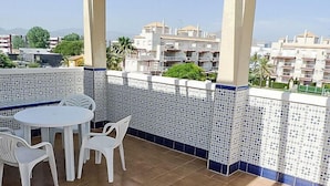Ferienhaus, 3 Schlafzimmer, Terrasse | Speisen im Freien