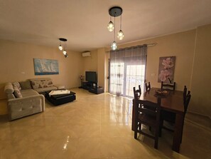 Appartement, 2 chambres, fumeur, balcon | Salle de séjour