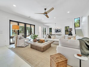 TV connectée, table de tennis de table