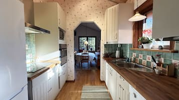 KylskÄp, mikrovÄgsugn, ugn och spishÀll