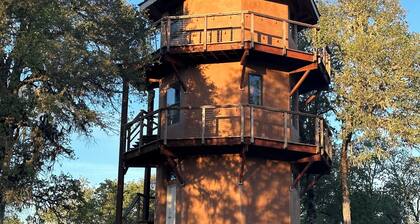 Tower with panoramic views on 1500 acres. The ultimate nature-lovers getaway.
