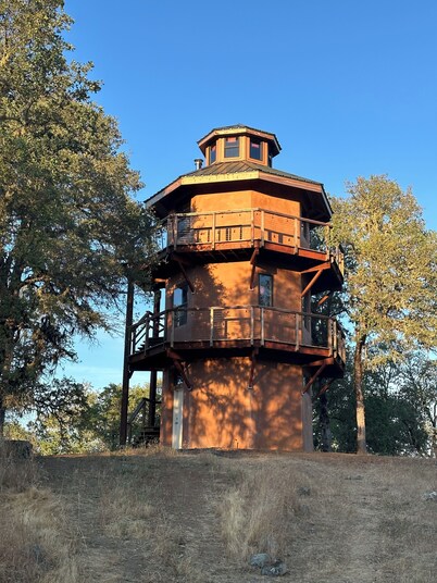 Tower with panoramic views on 1500 acres. The ultimate nature-lovers getaway.