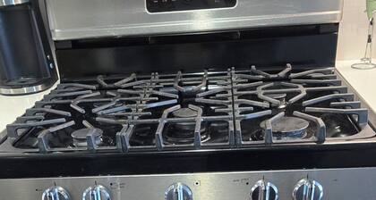 Cozy 1-bedroom condo Just Minutes away from Hollywood with WiFi, fitness room