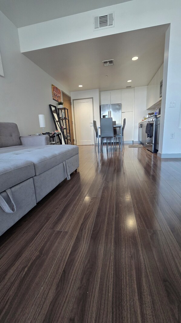 Smart TV, fireplace, stereo