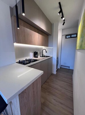 Coffee/tea maker, cookware/dishes/utensils, paper towels - Comfortable Loft Normandy 605 (Bogotá)