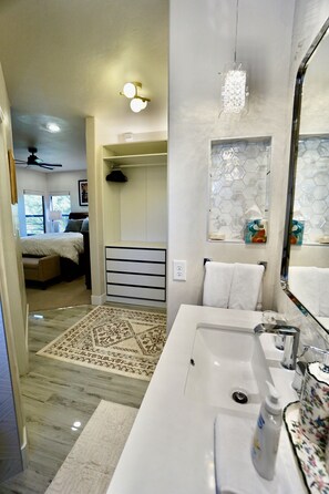 2 bedrooms, iron/ironing board, WiFi, bed sheets - Ventana Canyon Resort-Style Condominium (Tucson)