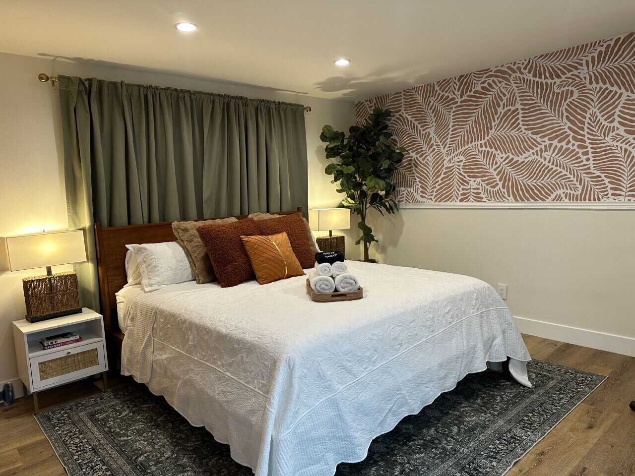 2 bedrooms, desk, iron/ironing board, travel crib