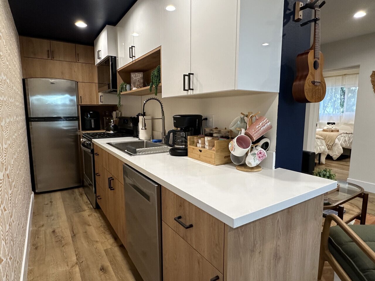 Refrigerador, microondas, horno y parrilla de estufa 