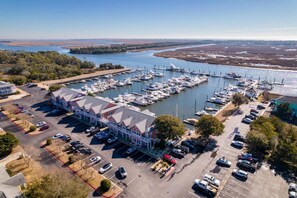 Marina - Luxury: Beach, Pool, Golf, Boat Ramp, Pickle Ball (Southport)