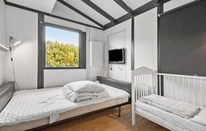 3 bedrooms, iron/ironing board, travel cot, free WiFi