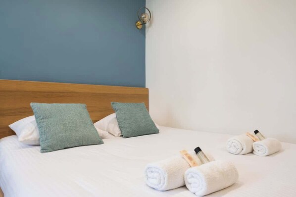 1 habitación, tabla de planchar con plancha, wifi y ropa de cama 