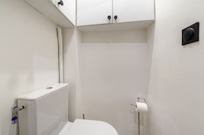 Shower, hair dryer, shampoo