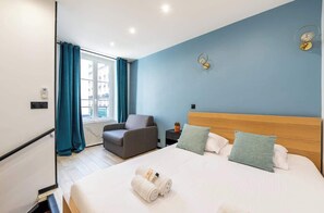 1 chambre, bureau, fer et planche à repasser, Wi-Fi