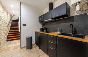 Plaque de cuisson, cafetière/bouilloire, grille-pain