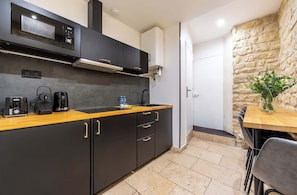 Coffee/tea maker, stovetop, electric kettle, toaster