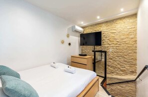 1 soverom, skrivebord, strykejern/-brett og wi-fi