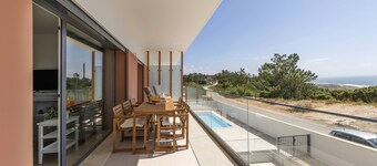 Wave the Waves - Pool & View