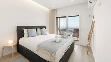 3 bedrooms, iron/ironing board, travel crib, free WiFi