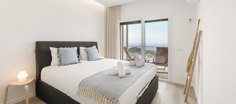 Wave the Waves - Pool & View