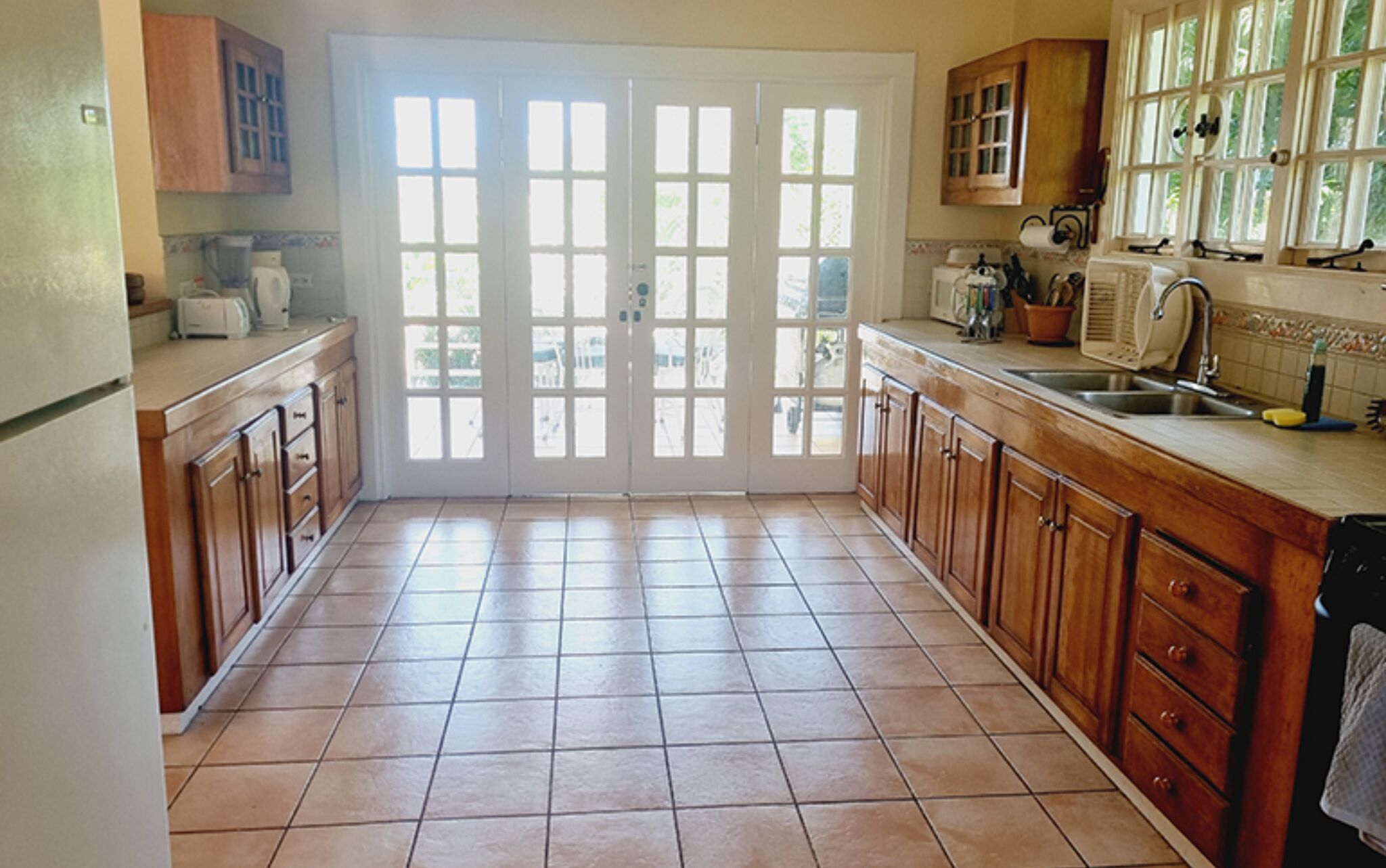 Refrigerador, microondas, placa de cocina, tetera/pava eléctrica