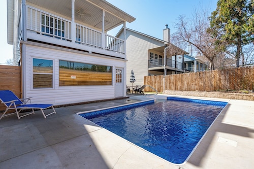 All in one Central destination w. privacy pool close to Track and Lake Hamilton