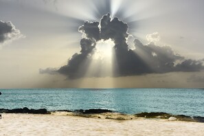 Am Strand, Liegestühle, Strandtücher