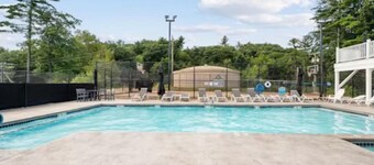 Cozy condo with WiFi, fitness room in enjoyable Laconia