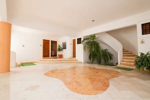 Interior - 2-bedroom condo right off Fifth Avenue., close to beach, with WiFi, AC (Playa Del Carmen)