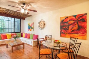 Interior - 2-bedroom condo right off Fifth Avenue., close to beach, with WiFi, AC (Playa Del Carmen)
