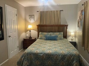 3 bedrooms, desk, iron/ironing board, WiFi - AIMEE'S HEART OF MOORE (Moore)
