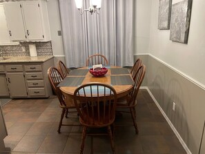 Dining - AIMEE'S HEART OF MOORE (Moore)