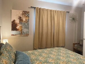 3 bedrooms, desk, iron/ironing board, WiFi
