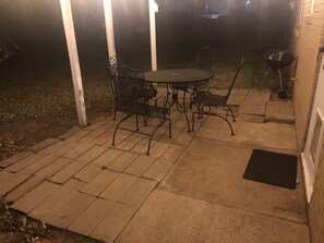 Outdoor dining - AIMEE'S HEART OF MOORE (Moore)