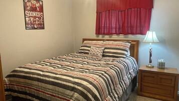 3 bedrooms, desk, iron/ironing board, WiFi