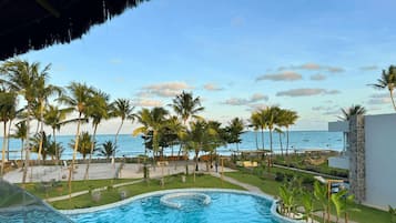 2 outdoor pools