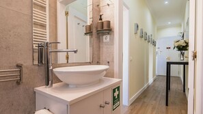 Hair dryer, towels - 70m2 Tagus River Terrace in Alfama By LovelyStay (Lisboa)