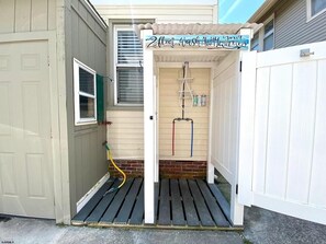 Property grounds - Barking by the beach in Ocean City NJ (Ocean City)