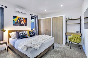 2 chambres, bureau, fer et planche à repasser, lit parapluie