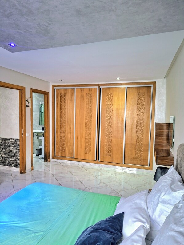 2 bedrooms, desk, travel crib, free WiFi