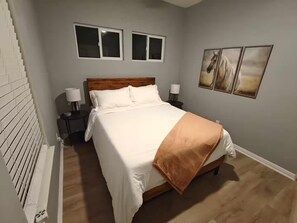 2 makuuhuonetta, silitysrauta/-lauta, Wi-Fi, vuodevaatteet