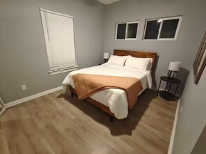 2 bedrooms, iron/ironing board, WiFi, bed sheets - The Resting Spot (San Antonio)