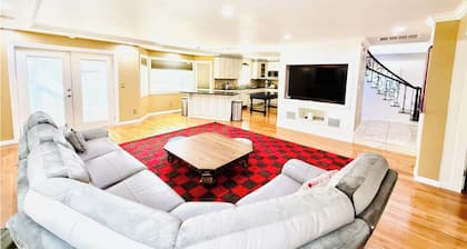 Charming 4-bedroom house with fitness room & family room in delightful Vallejo