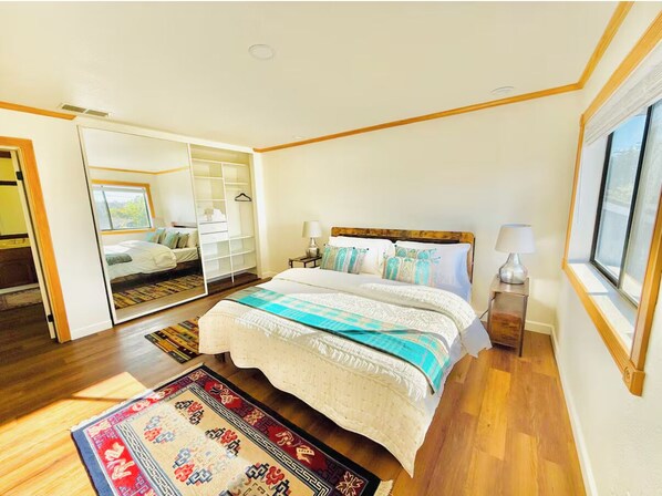 4 habitaciones, tabla de planchar con plancha, wifi y ropa de cama 