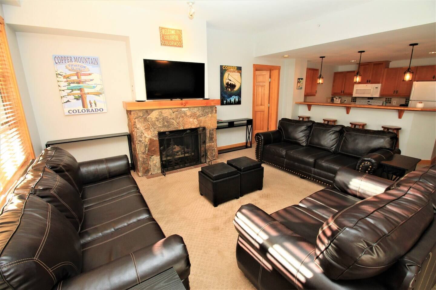 Televisión y chimenea 