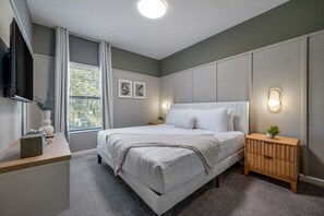 5 bedrooms, WiFi, bed sheets