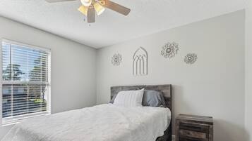 2 slaapkamers, een strijkplank/strijkijzer, wifi, beddengoed