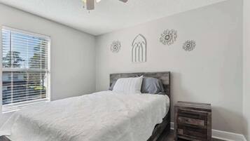 2 bedrooms, iron/ironing board, WiFi, bed sheets