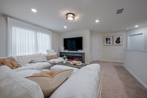 5 bedrooms, WiFi, bed sheets - New Modern 5BEDS, 5BATHS ~ Windsor Cay (Clermont)