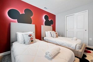7 quartos, ferros/tábuas de passar roupa, Wi-Fi, roupa de cama